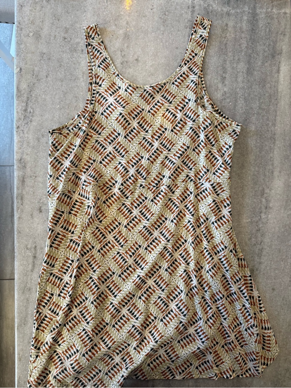 JACK by BB Dakota Sleeveless Flowy Top with cute print - Picture 5 of 9